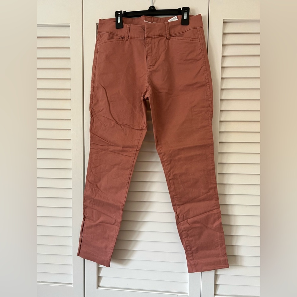 Old navy mid rise pixie chino pants